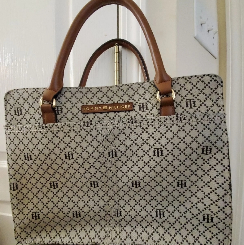 Tommy Hilfiger large shoulder bag with strap